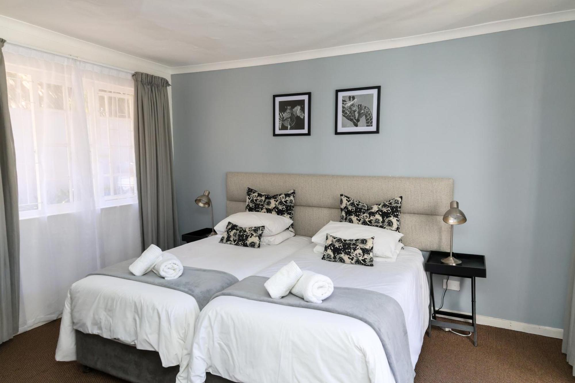 George Lodge International Екстер'єр фото