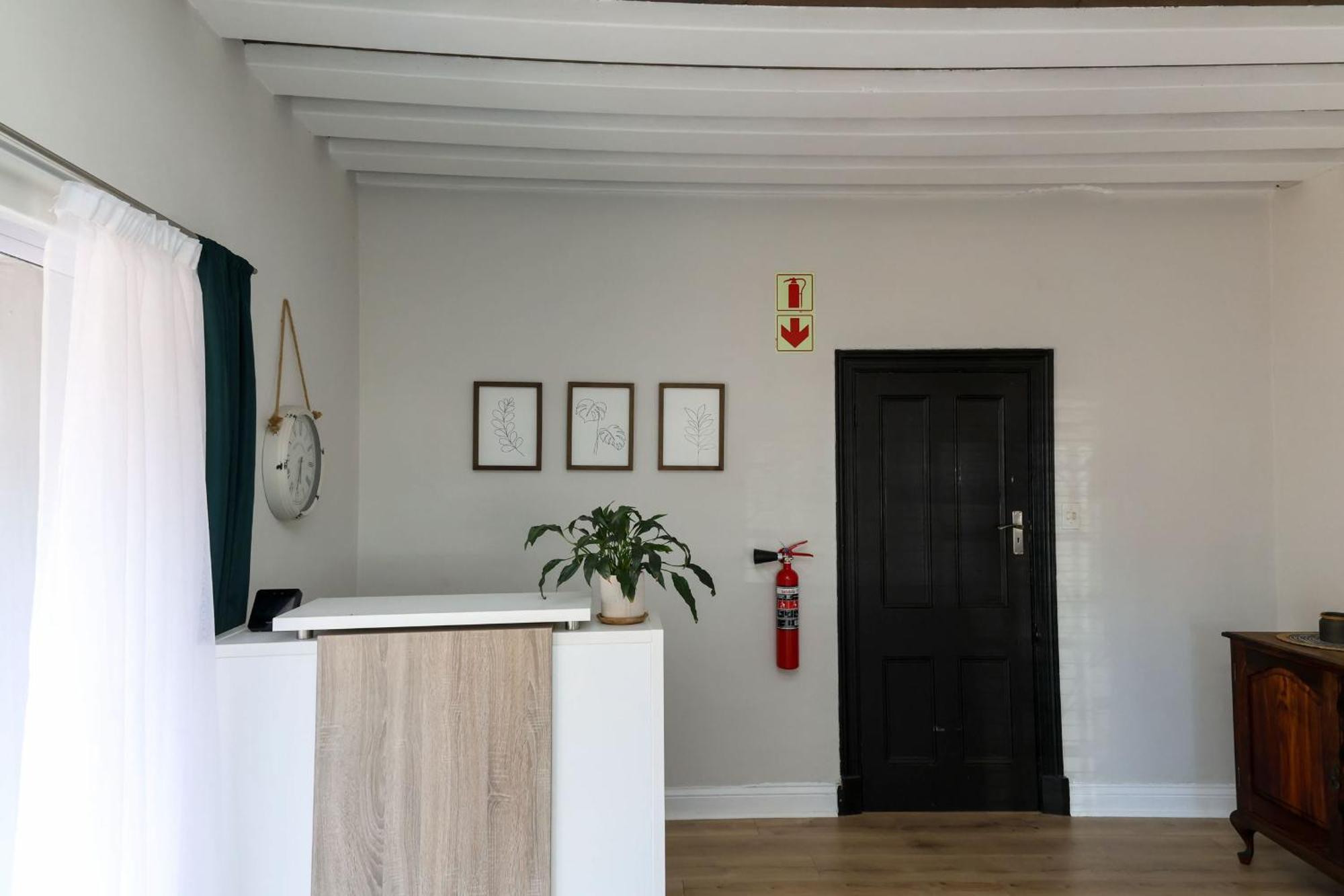 George Lodge International Екстер'єр фото
