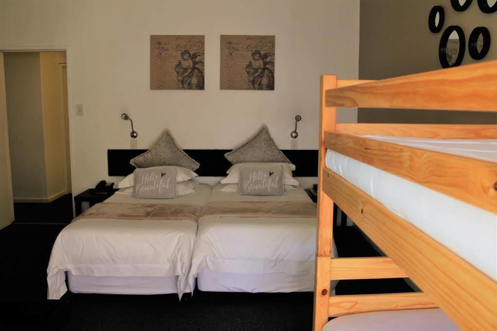George Lodge International Екстер'єр фото